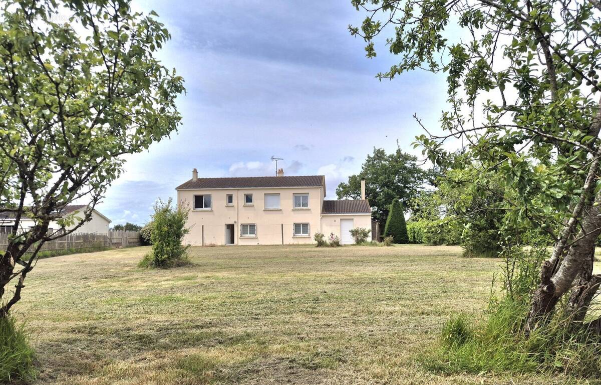 Maison à LES CLOUZEAUX