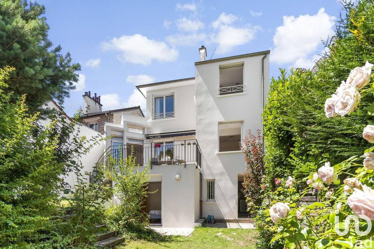 Photo 1 - Maison à MARNES-LA-COQUETTE