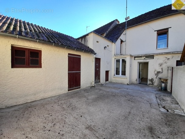 Maison à YZEURES-SUR-CREUSE