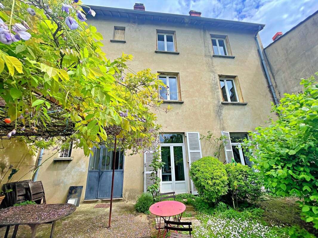 Façade vue terrasse - Maison à MONTELIMAR