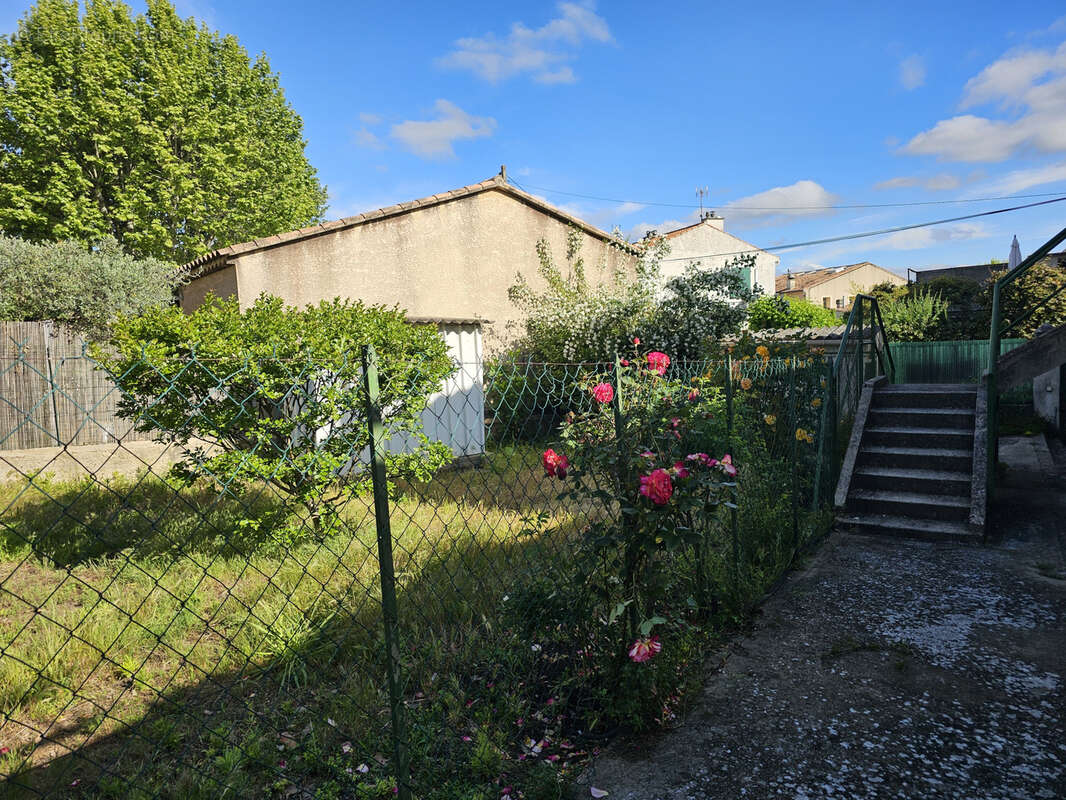 Appartement à LA ROQUE-D&#039;ANTHERON