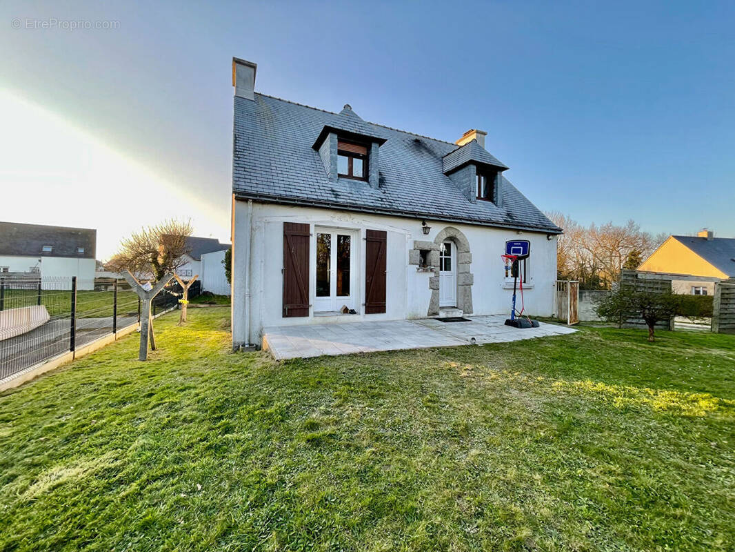Maison à PLOUGOUMELEN