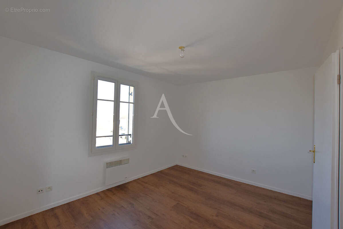 Appartement à COMBS-LA-VILLE