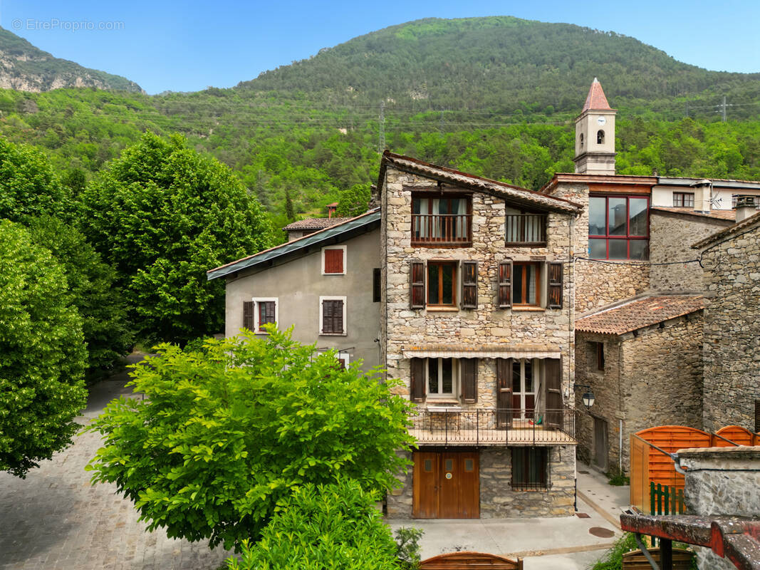 Maison à LA TOUR