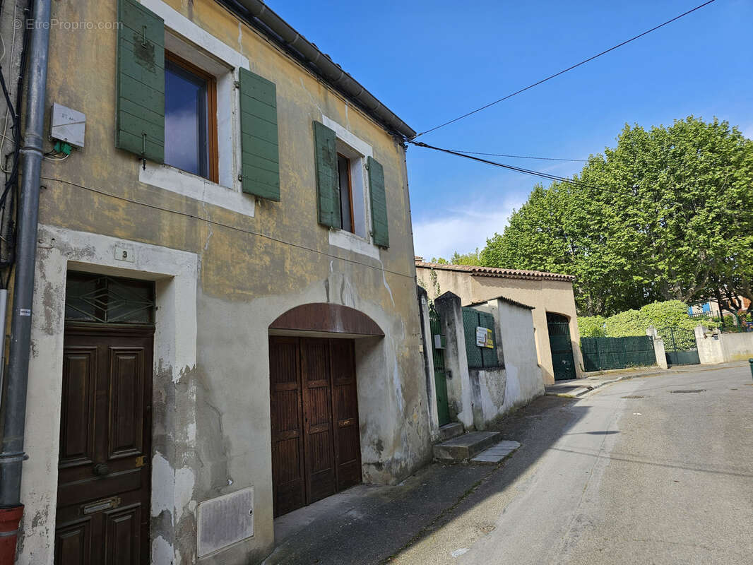 Appartement à LA ROQUE-D&#039;ANTHERON