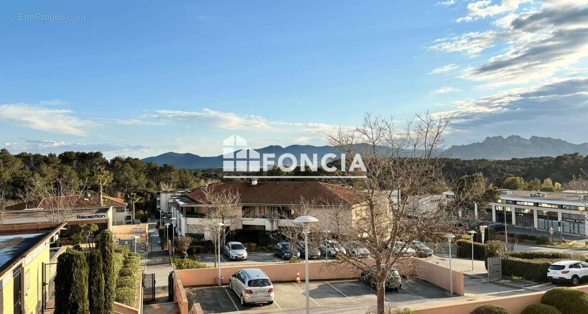 Appartement à ROQUEBRUNE-SUR-ARGENS