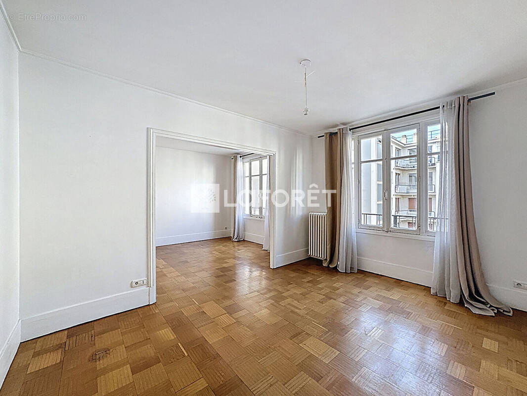 Appartement à PARIS-16E