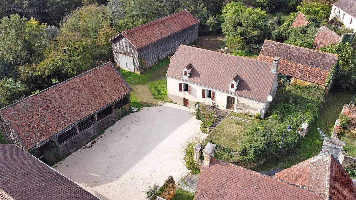 Maison à CENAC-ET-SAINT-JULIEN