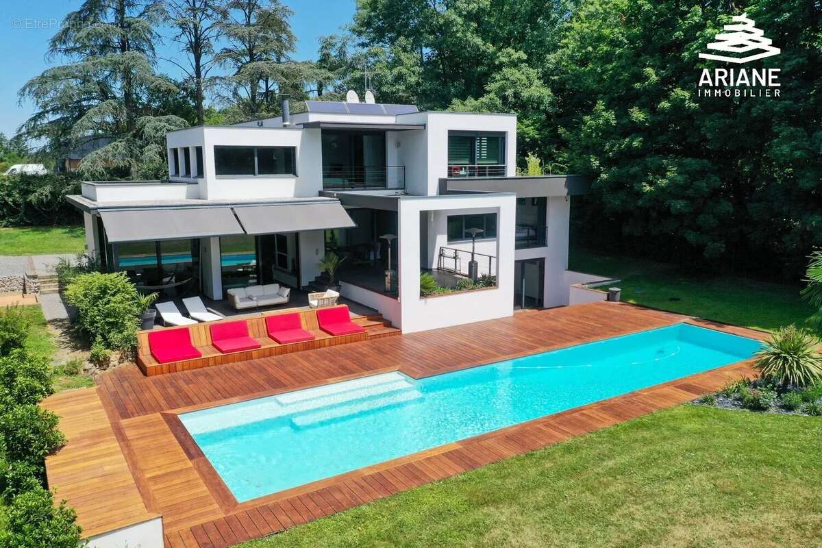 Maison à SAINT-GENIS-LAVAL