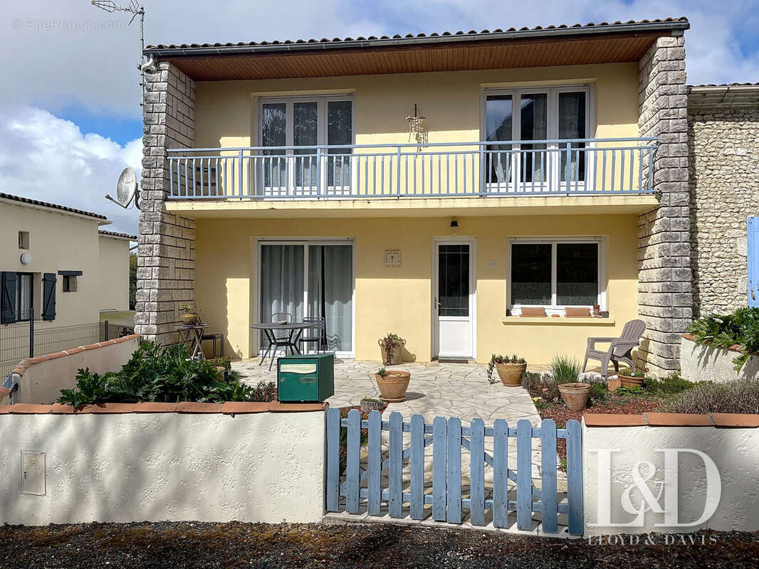 Maison à CHENAC-SAINT-SEURIN-D&#039;UZET