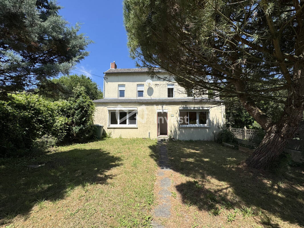 Maison à AVESNES-SUR-HELPE