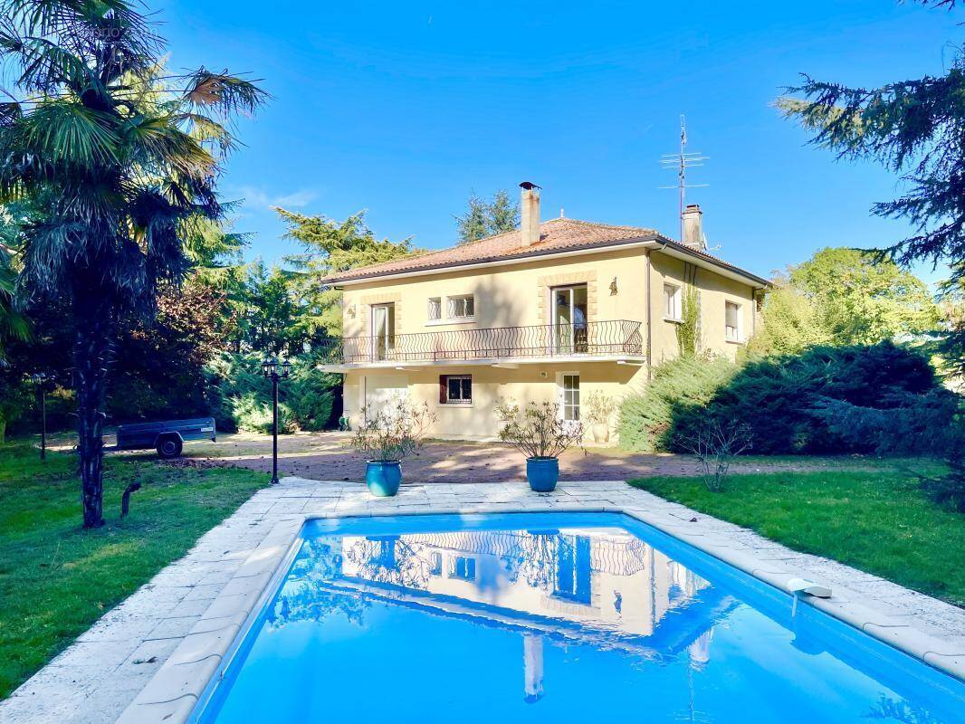 Maison à COUTRAS