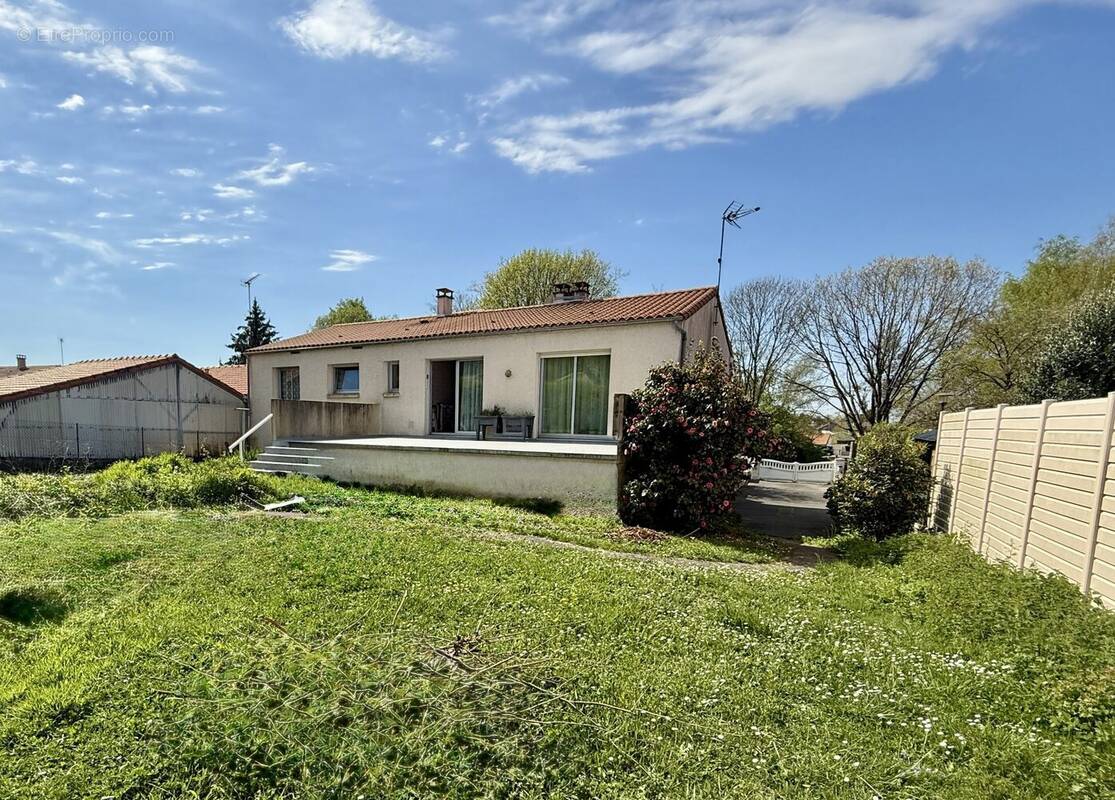 Maison à LES HERBIERS