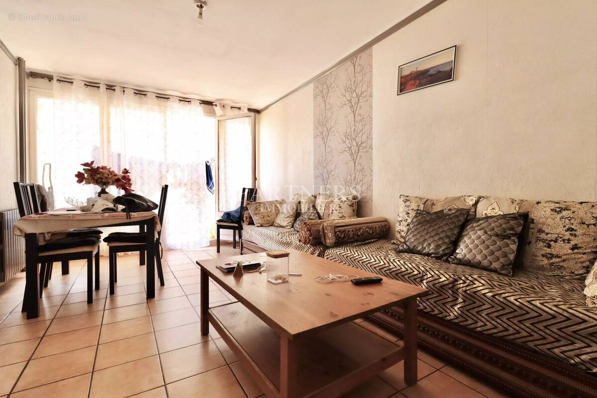 Appartement à MARSEILLE-5E