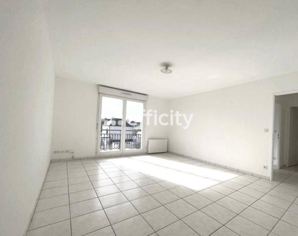 Appartement à FRESNES