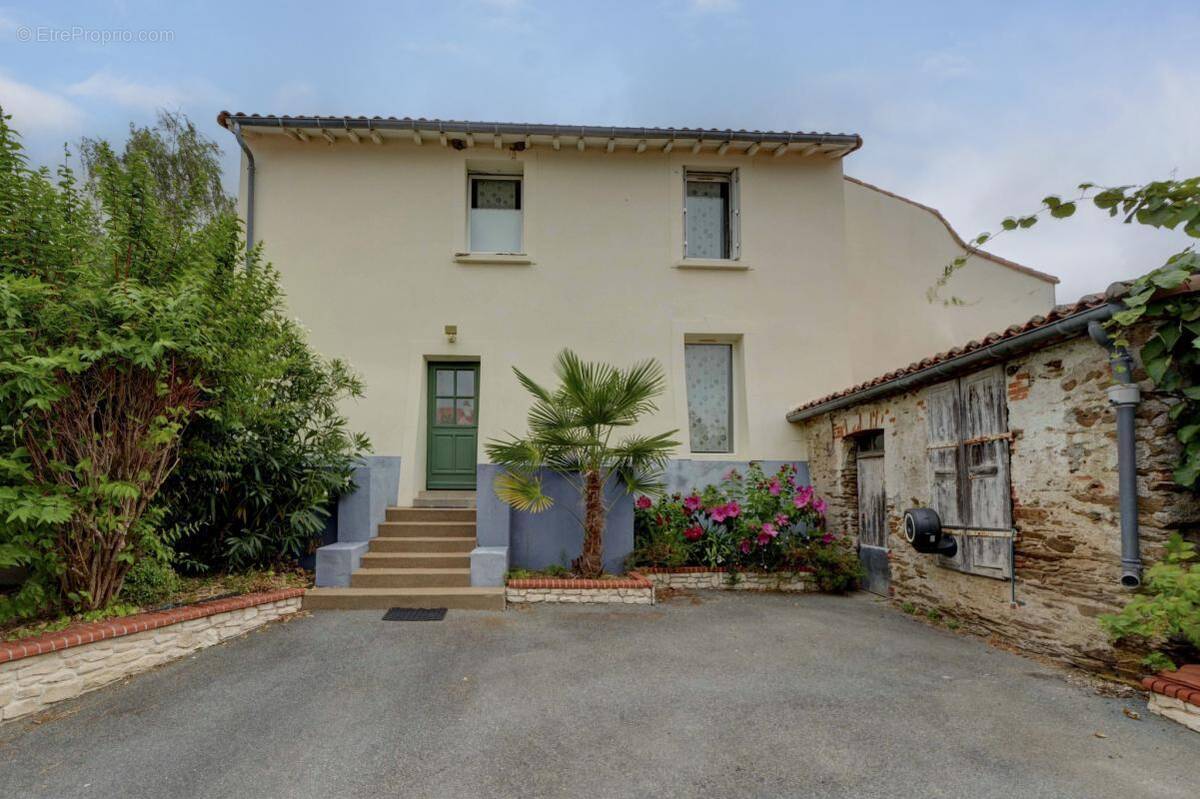 Maison à LE LOROUX-BOTTEREAU