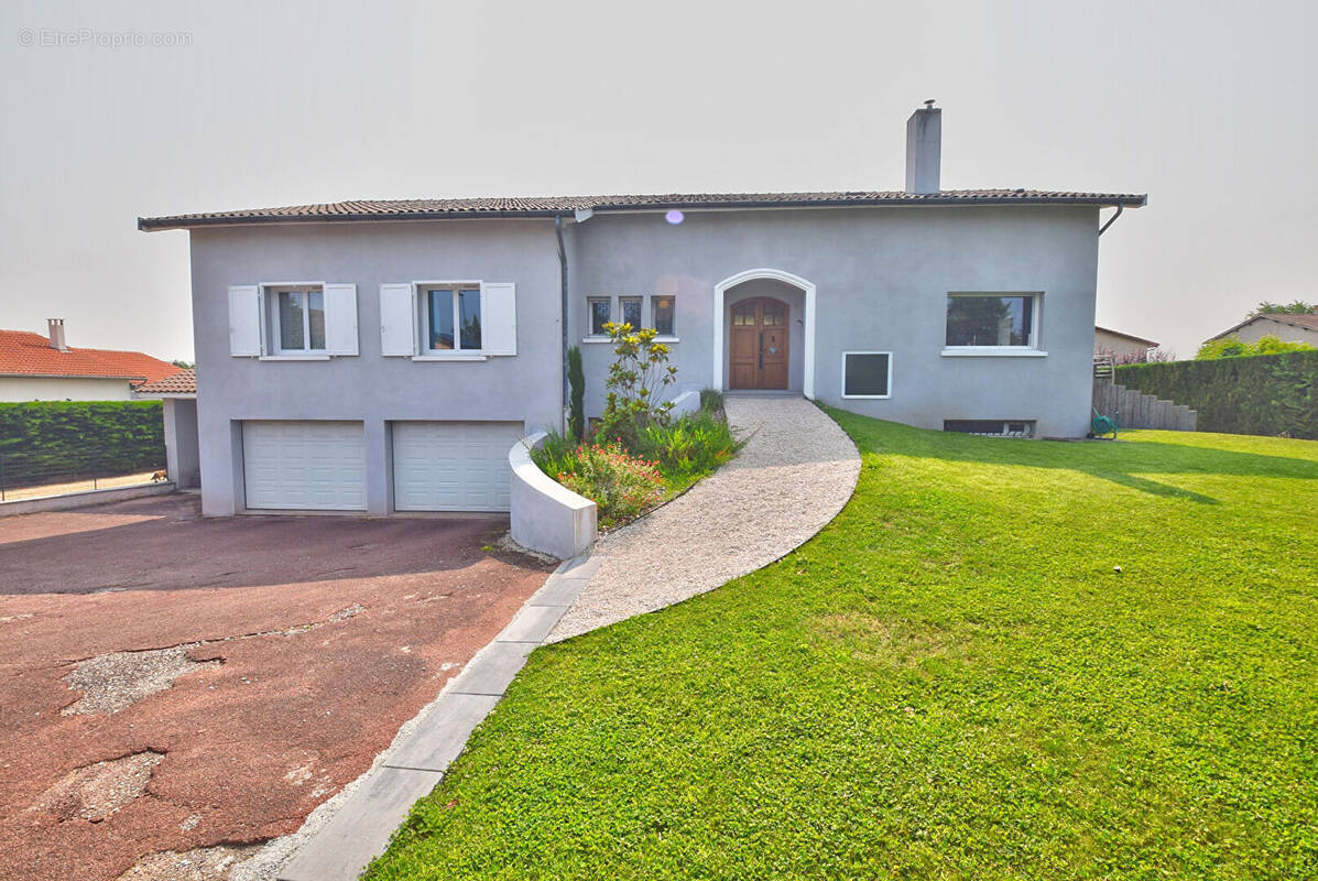 Maison à CHAZAY-D&#039;AZERGUES