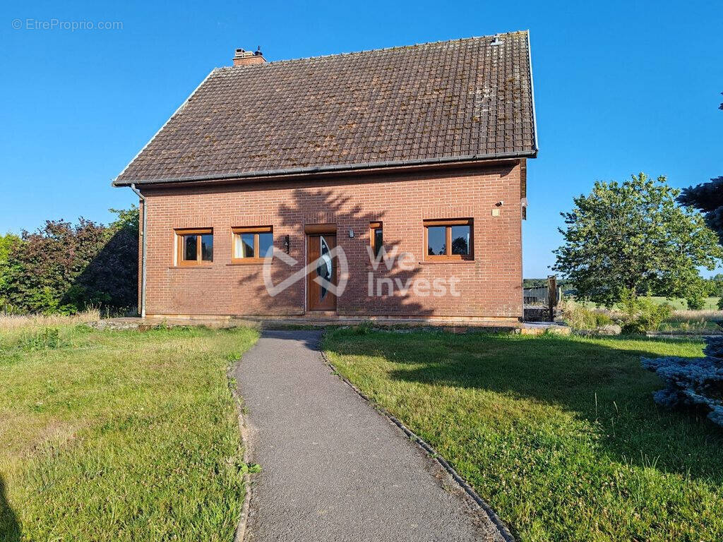 Maison à MONDREPUIS