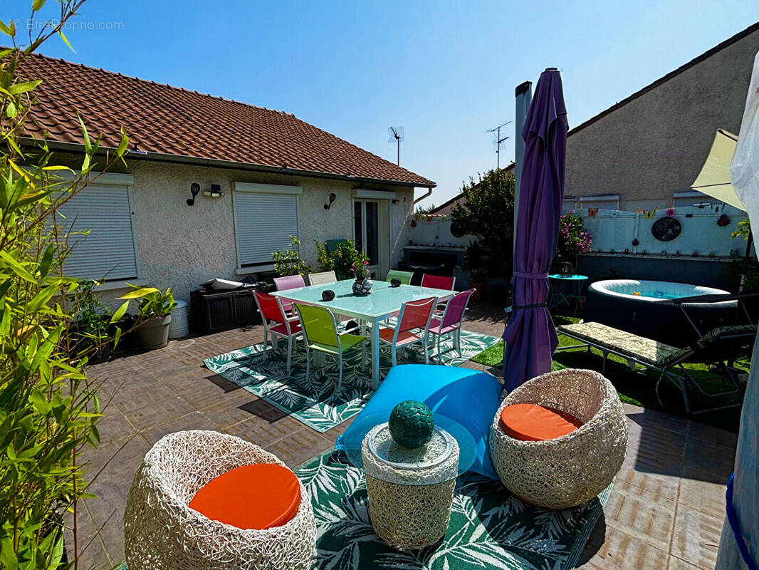 Maison à PUSIGNAN