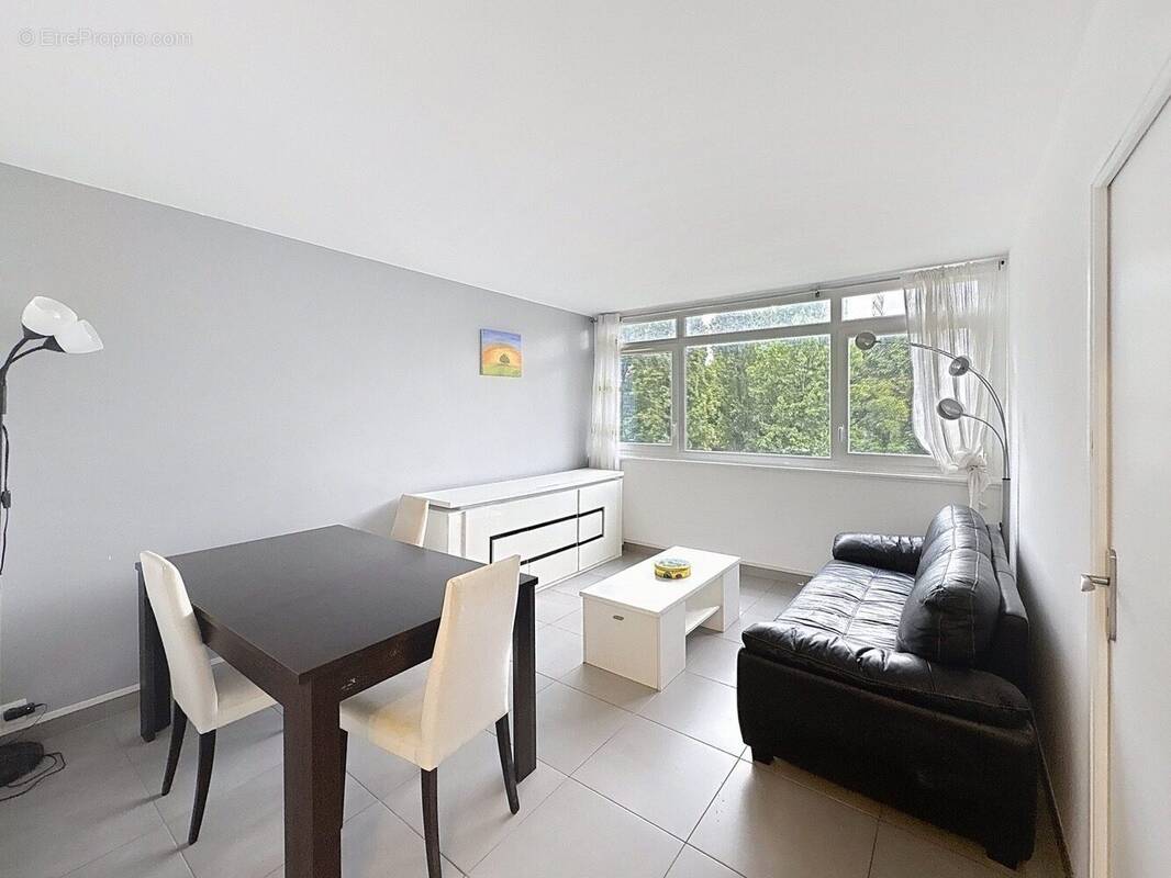 Appartement à L&#039;HAY-LES-ROSES