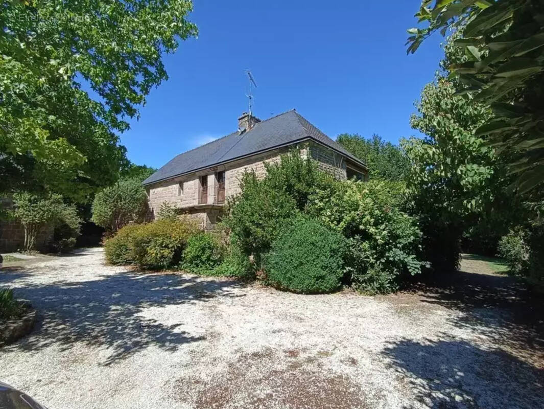 Maison à ROSTRENEN