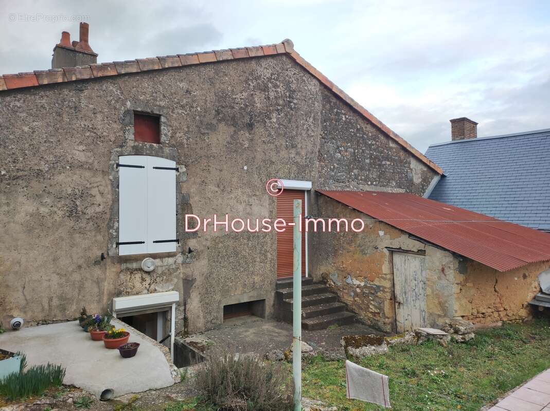 Maison à LUSIGNAN