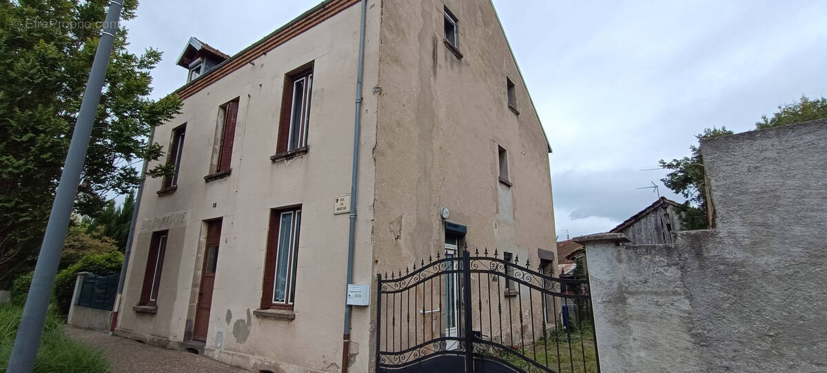 Maison à SAINT-YORRE
