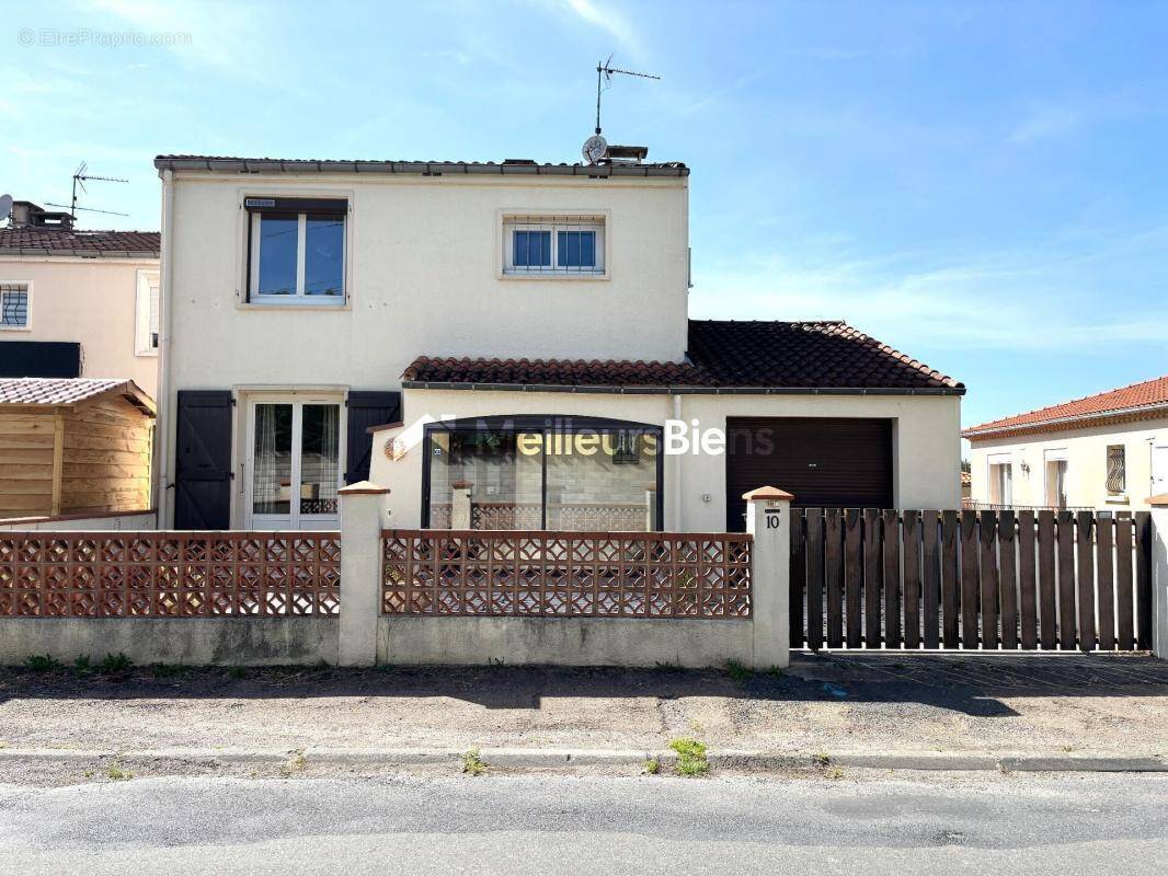 Maison à AIGUEFONDE