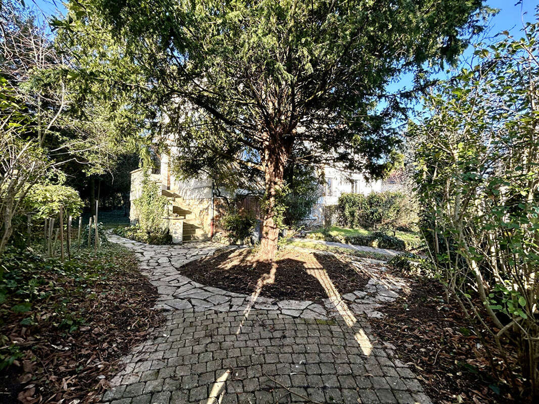 Maison à VERRIERES-LE-BUISSON