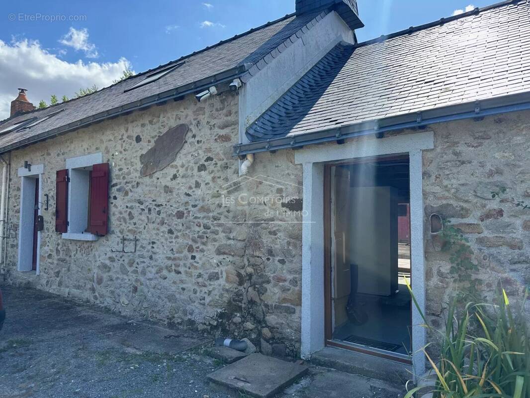 Maison à DONGES