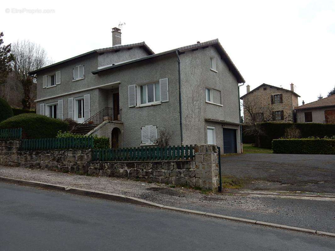 Maison à SAINT-JULIEN-CHAPTEUIL