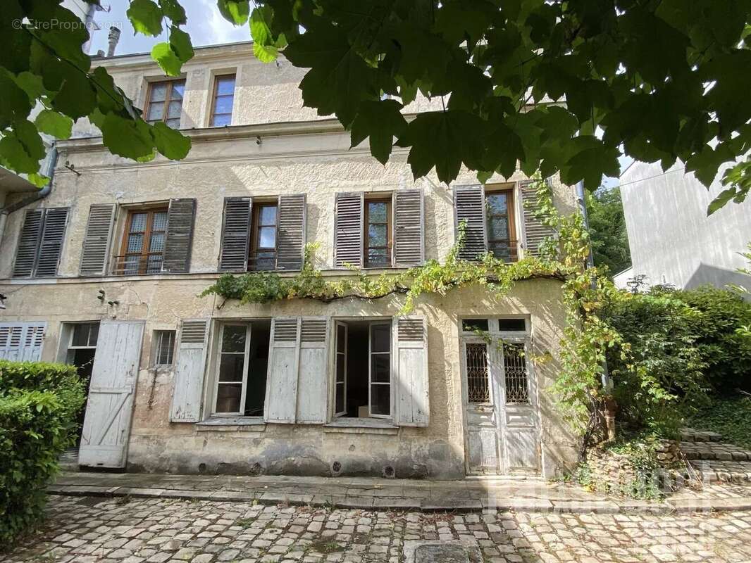 Maison à VILLE-D&#039;AVRAY