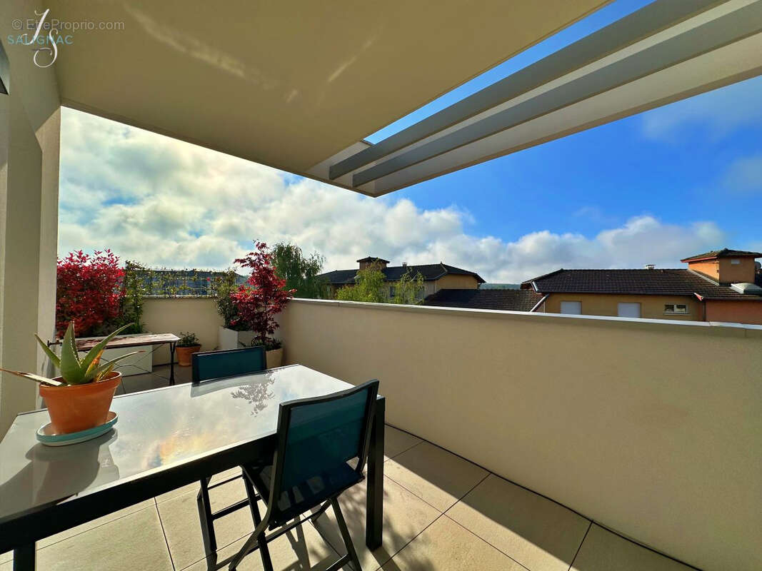 Appartement à PERONNAS