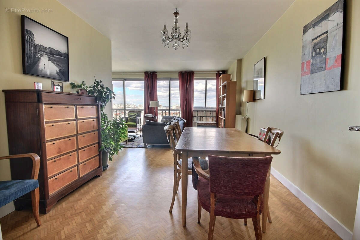 Appartement à PARIS-19E