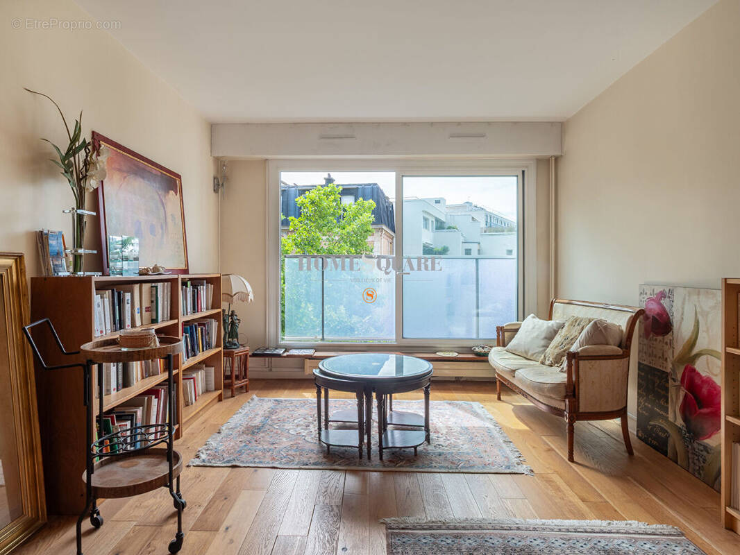 Appartement à PARIS-14E
