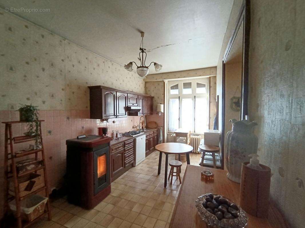 Maison à GONDRECOURT-LE-CHATEAU
