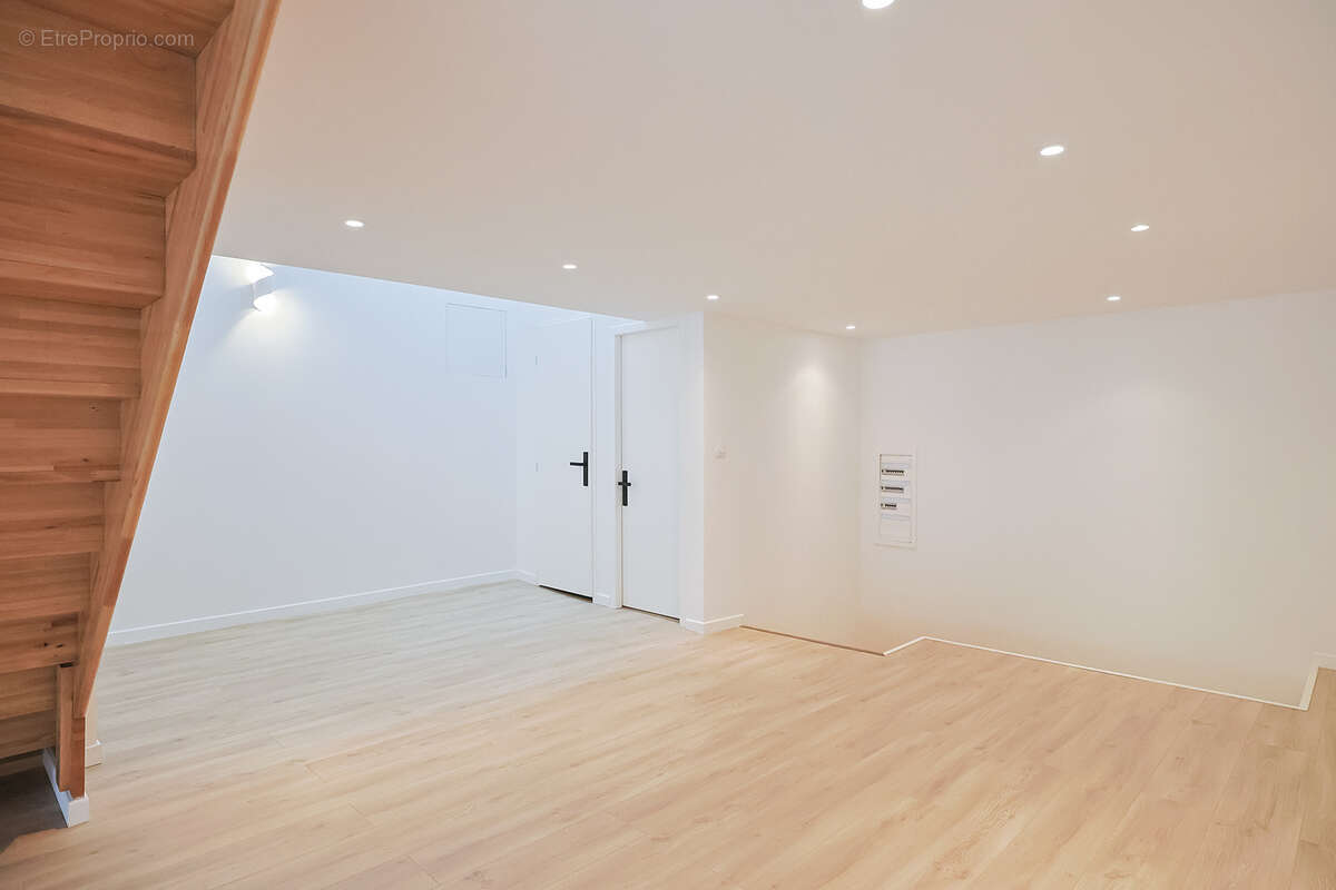 Appartement à SOLLIES-PONT