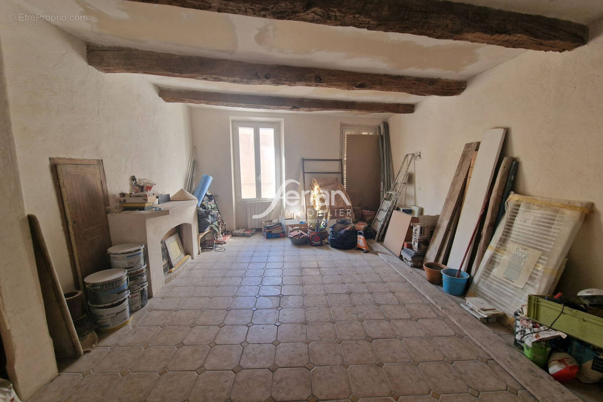 Appartement à SALERNES
