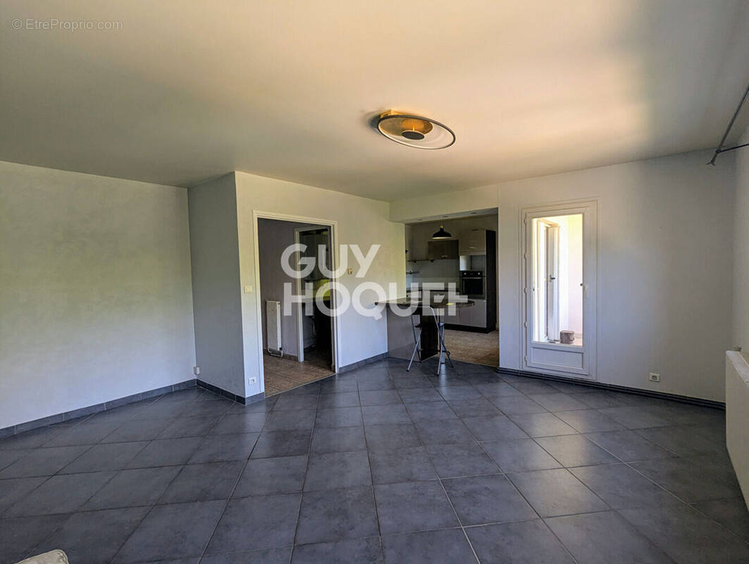 Appartement à DECINES-CHARPIEU