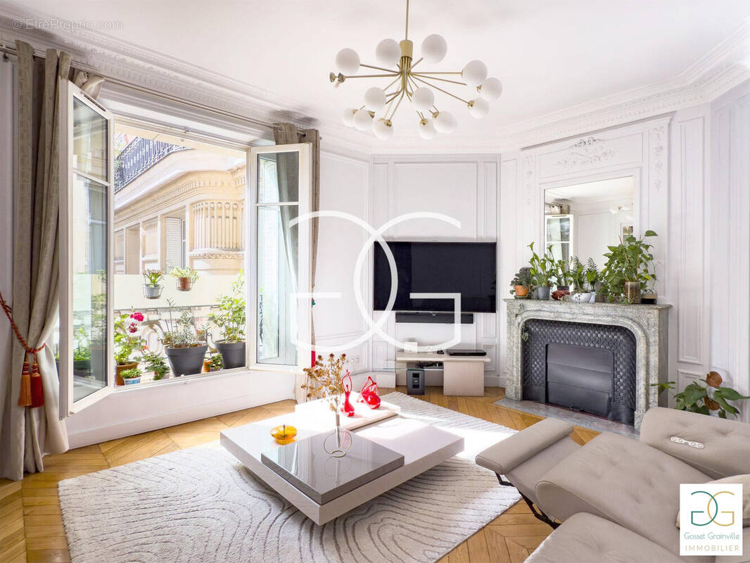 Appartement à NEUILLY-SUR-SEINE