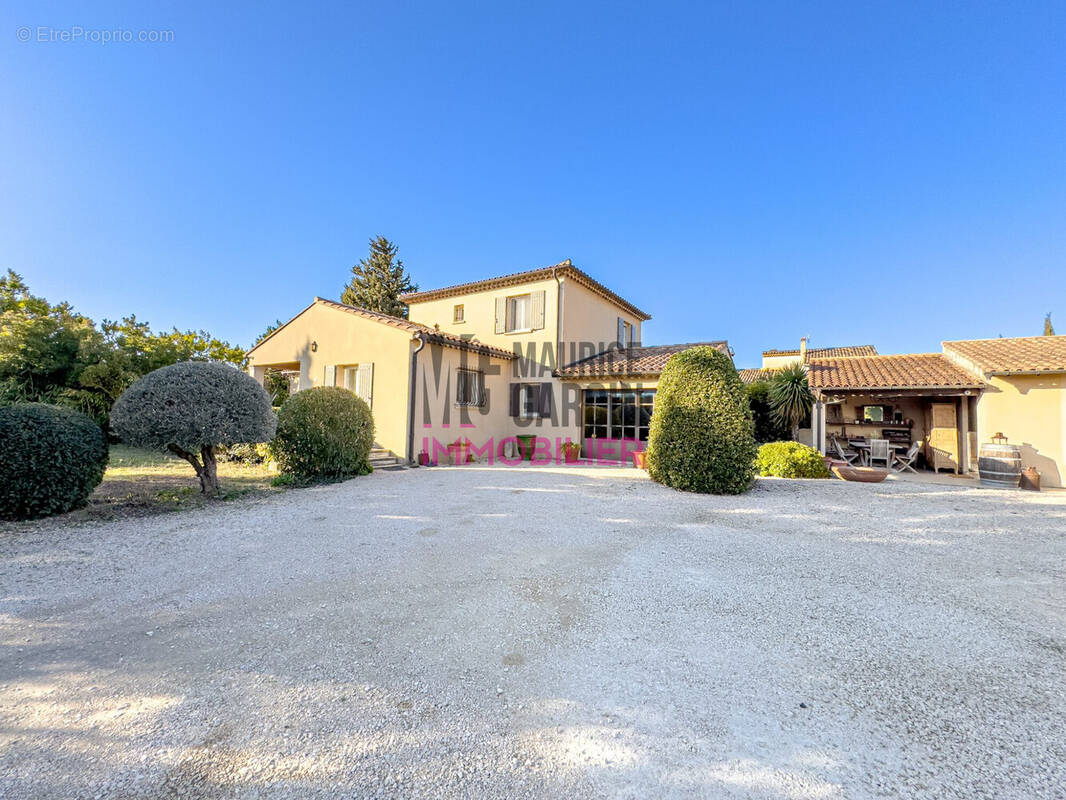 Maison à CAMARET-SUR-AIGUES