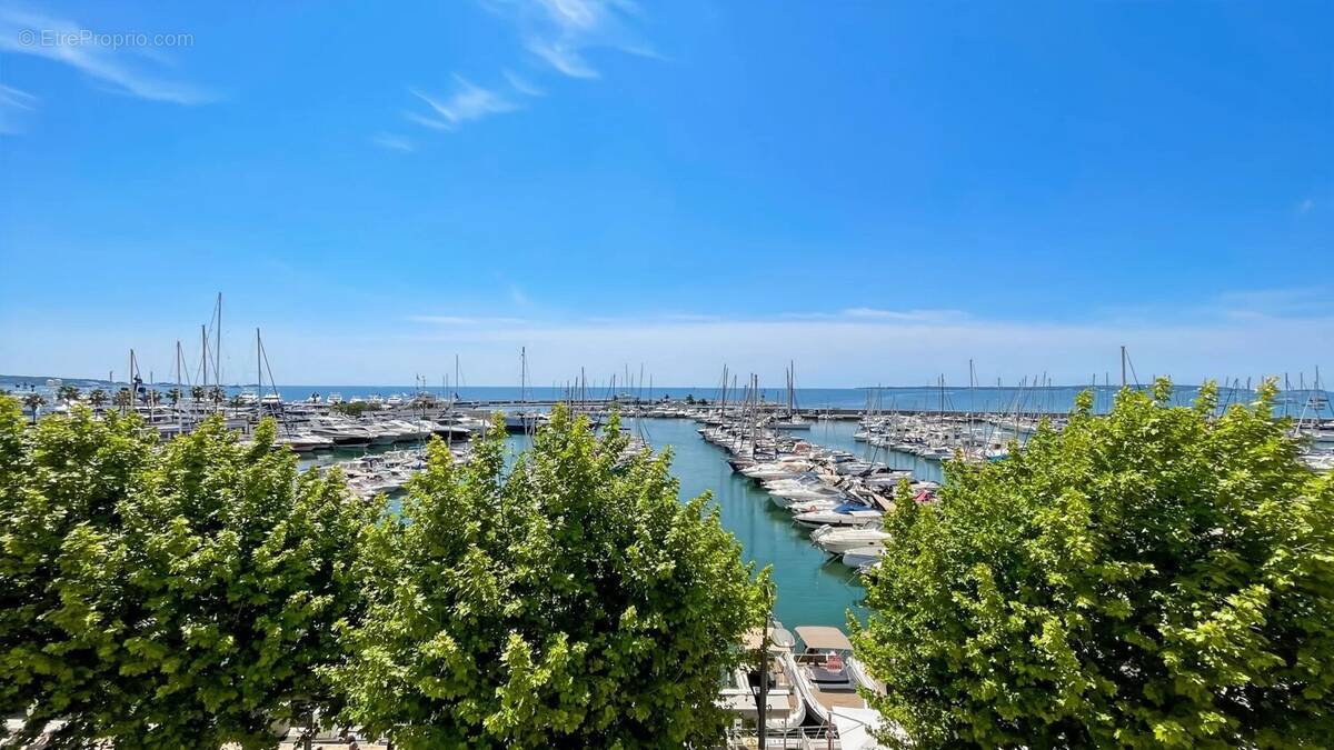 Appartement à VALLAURIS
