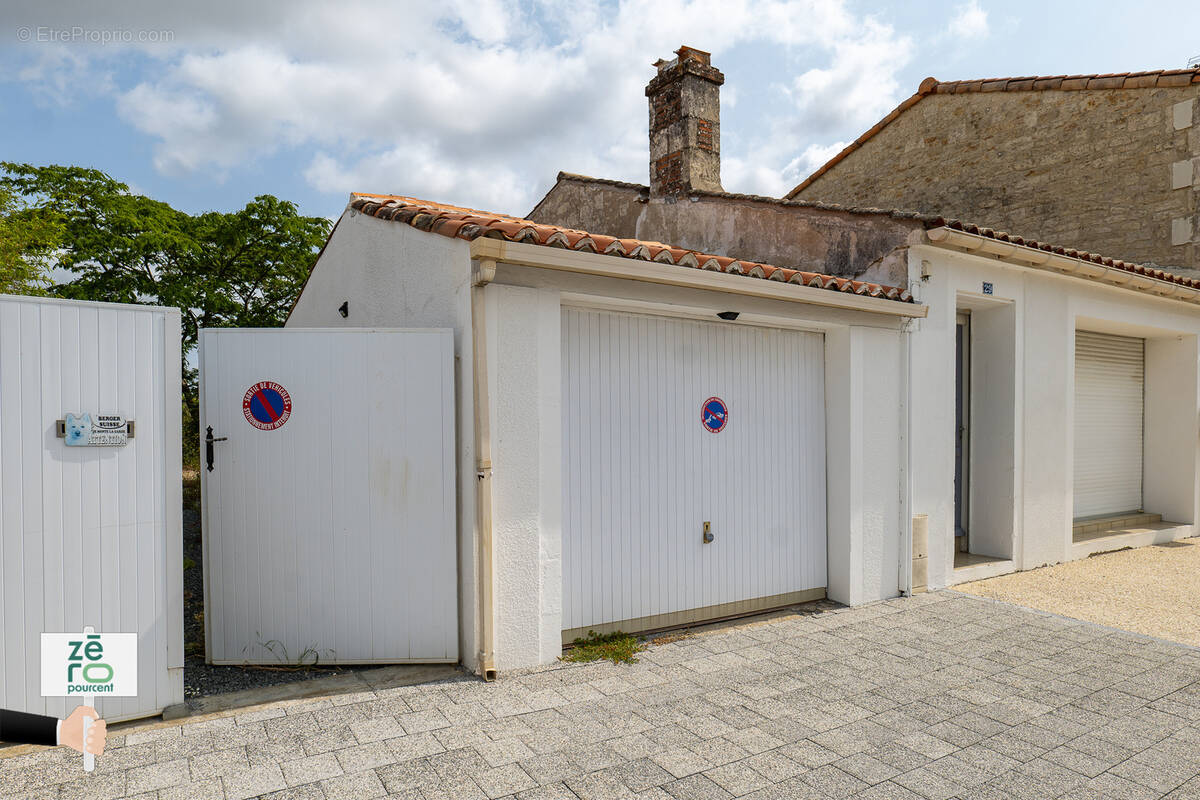 Maison à LES MAGNILS-REIGNIERS