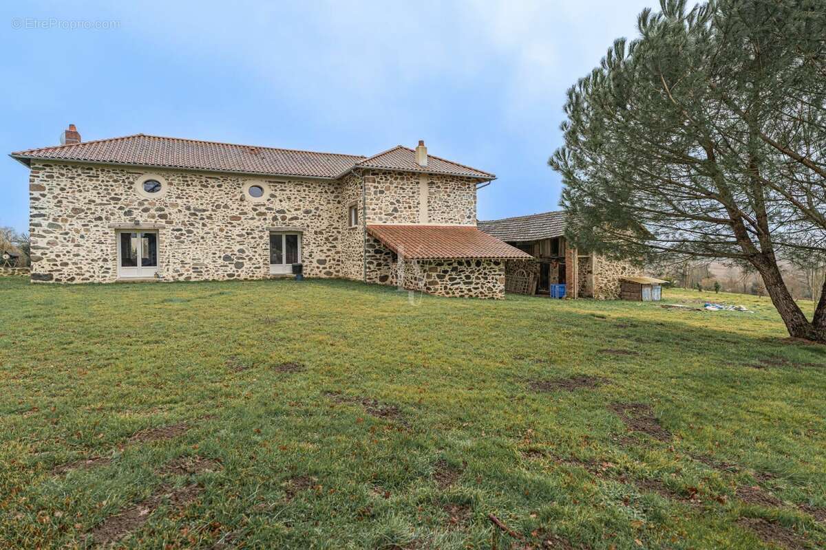 Maison à MEILHAC