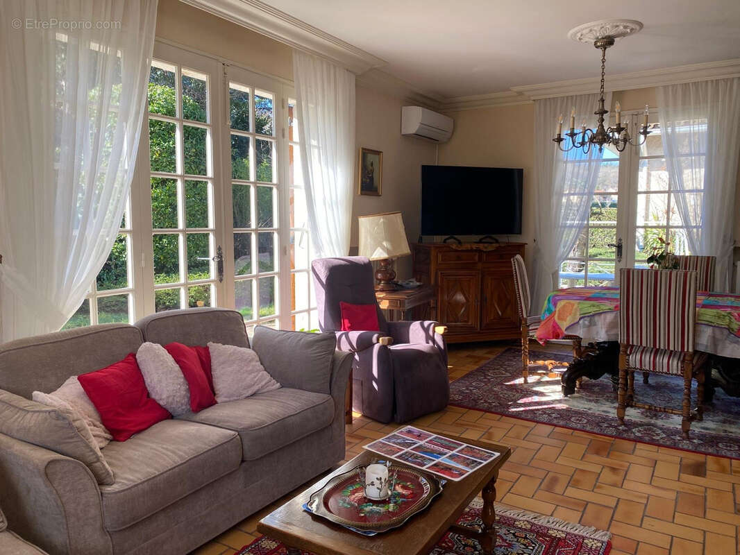 Maison à AUSSILLON