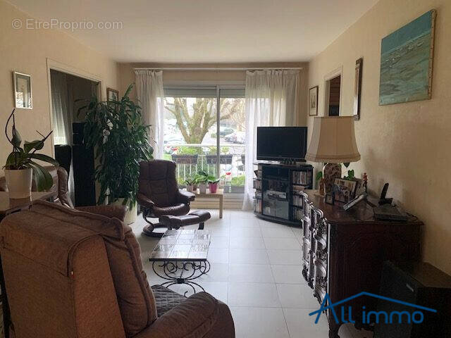 Appartement à FRESNES