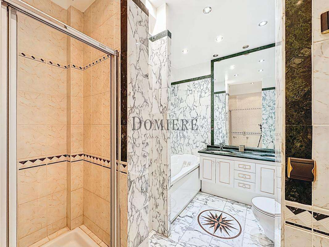 Appartement à PARIS-8E