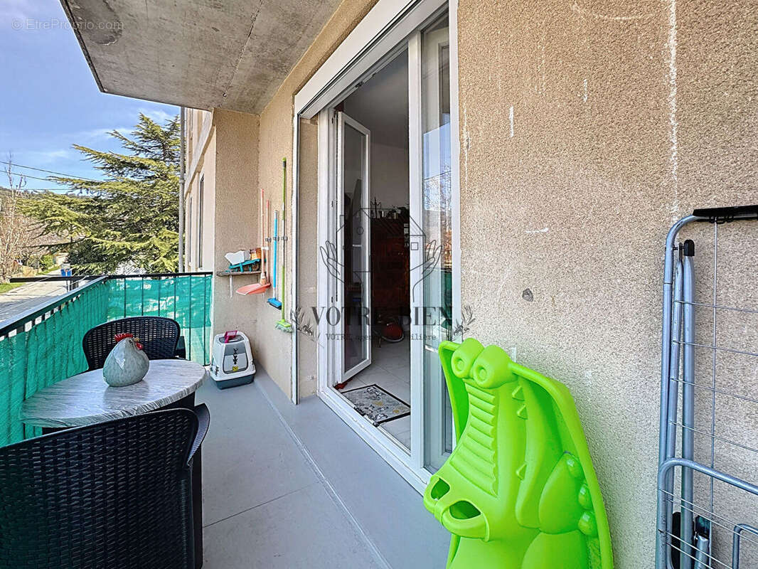 Appartement à VINON-SUR-VERDON