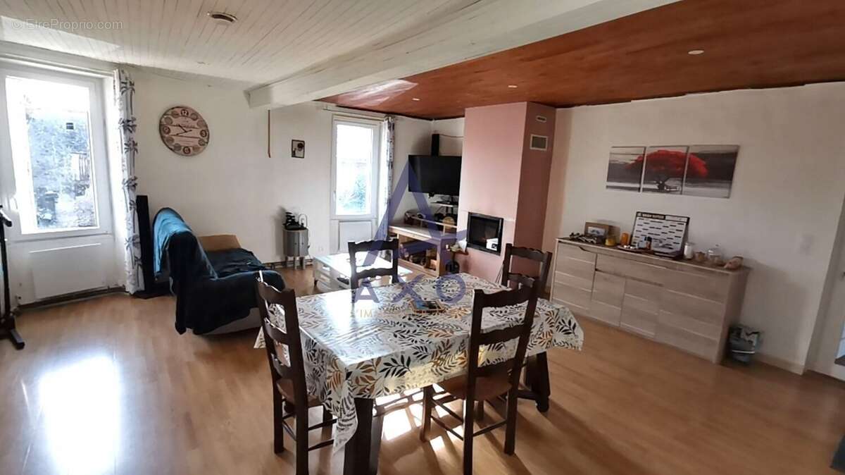 Maison à GENSAC