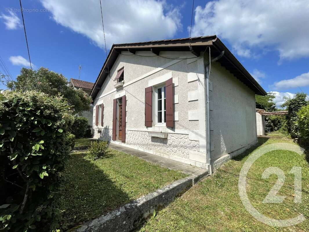 Maison à COUTRAS